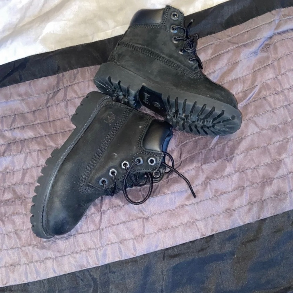 Boots - Picture 3 of 3
